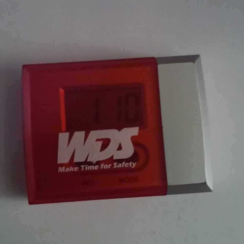 Small Travel Clock In Hard Plastic Case 1 AAA Battery